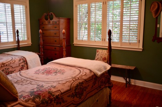 Secret Garden Twin Bed Room